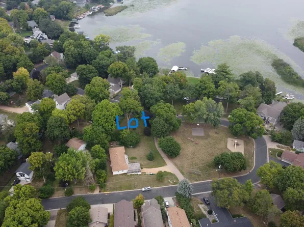 2541 Avon Dr, Mound, MN 55364