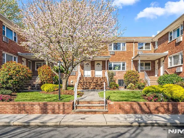 201 Oakdene Place #C2, Cliffside Park, NJ 07010