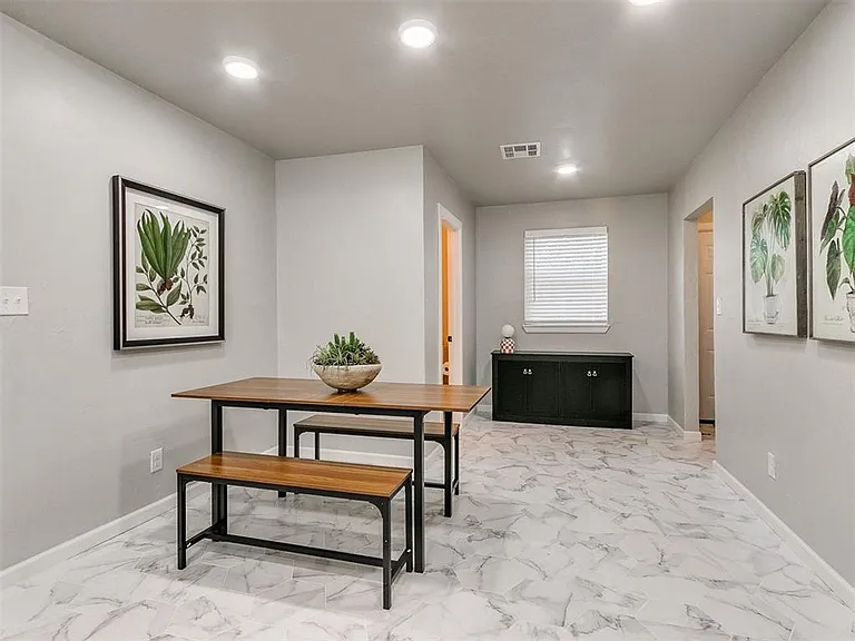 2040 NW 20th St — Photo 13