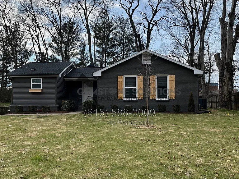 217 Oxford Dr — Photo 2