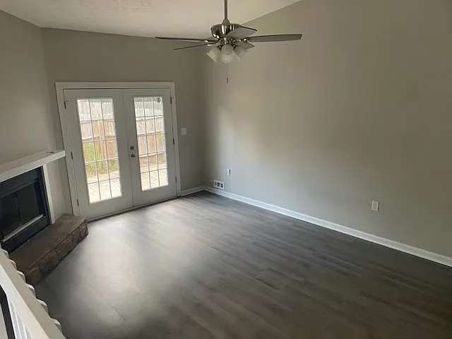 3 bed, 1244 sqft, $1,650 — Photo 2