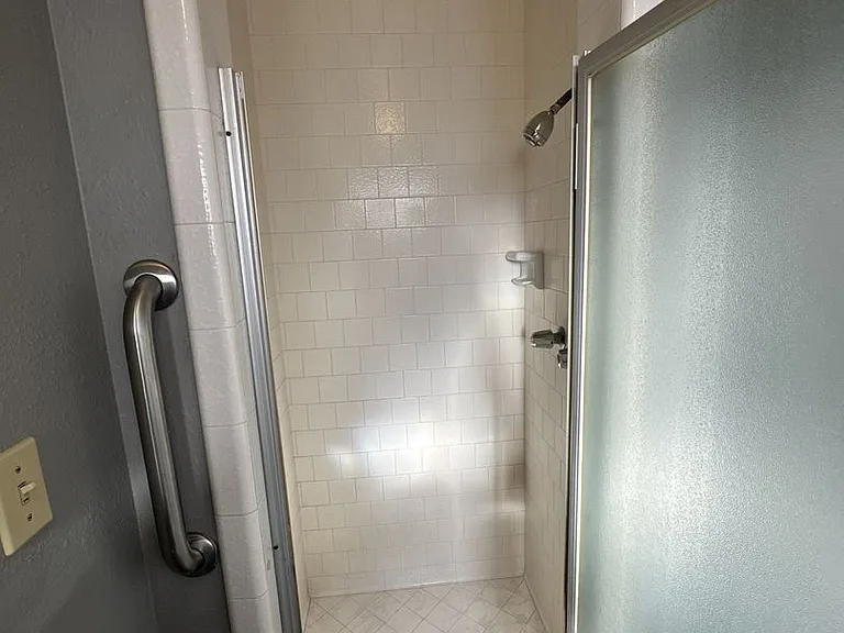 3504 W Cutler Ave — Photo 22