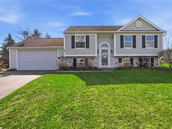 562 Crows Nest Ln, Macedon, NY 14502