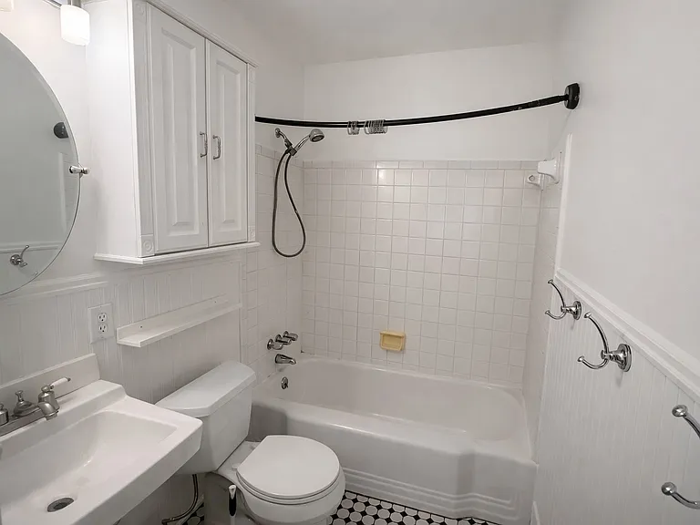 927 NE 7th Ave — Photo 9