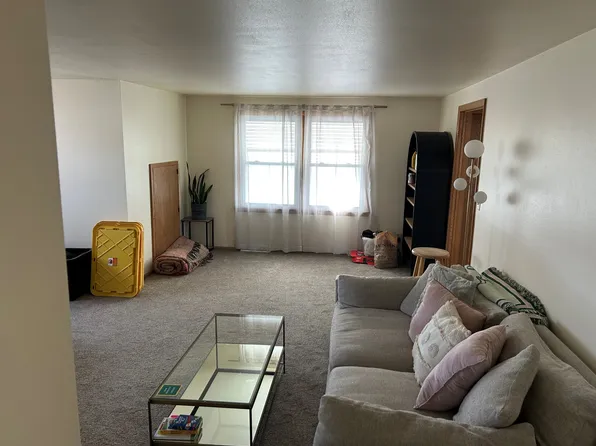 1029 N 119th St, Wauwatosa, WI 53226