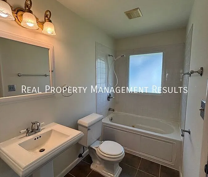 2030 Joyce Ave — Photo 8