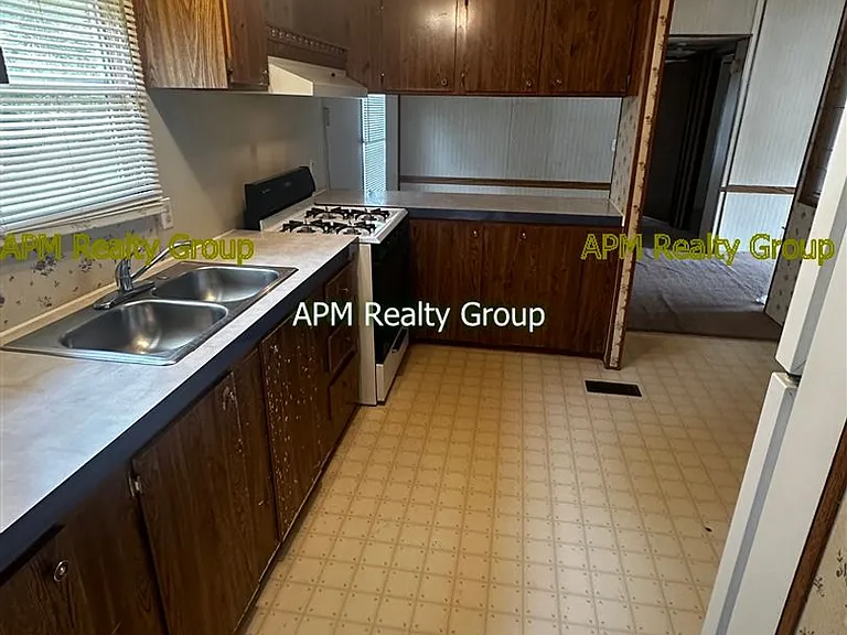 1B Larkin Ct — Photo 3