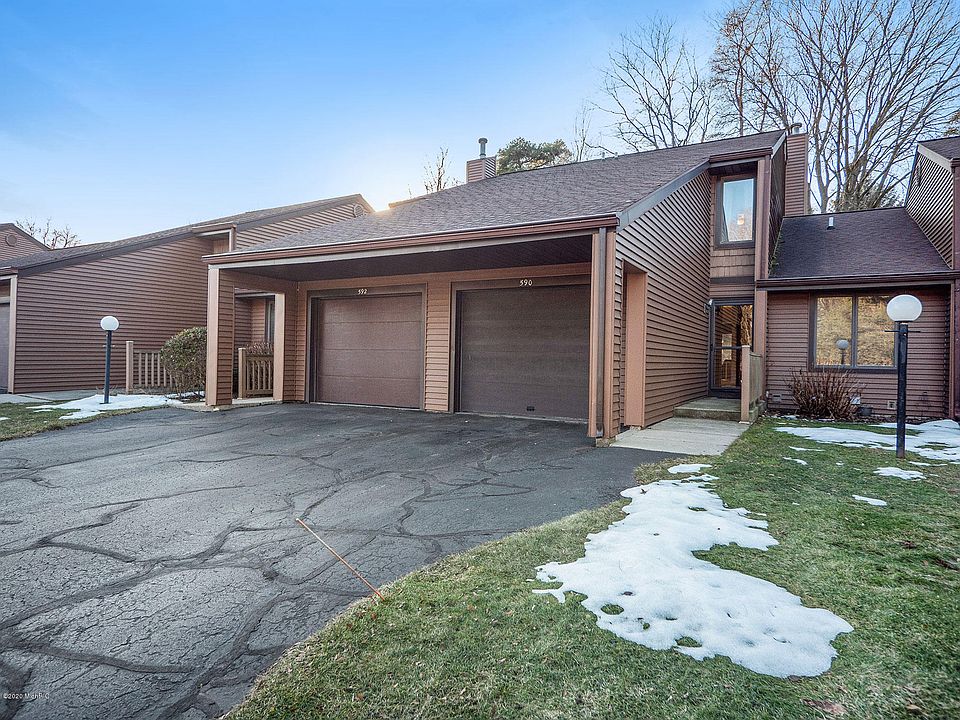 1st image of 590 Maple Creek Dr