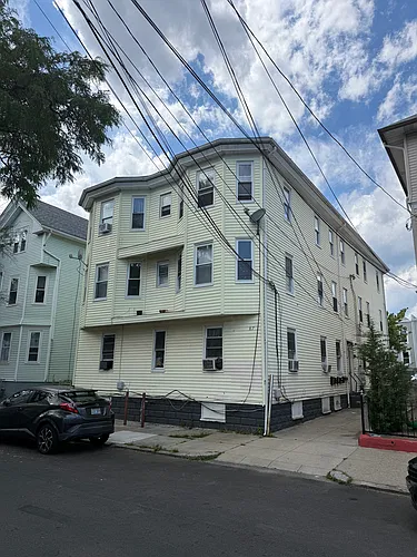 87 Penn St #2R Photo 1