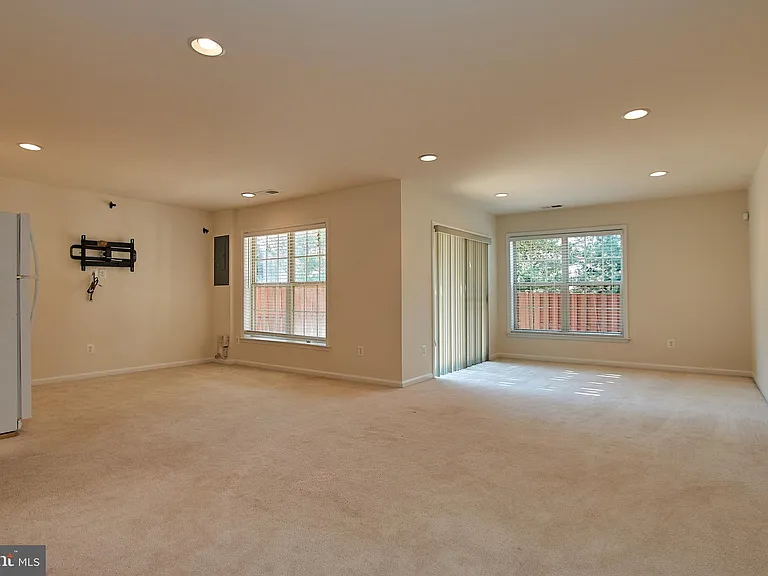 42649 Macauley Pl — Photo 22