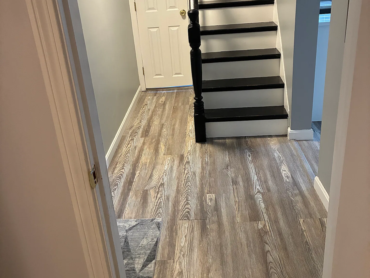 2 bed, 1000 sqft, $2,350 — Photo 2