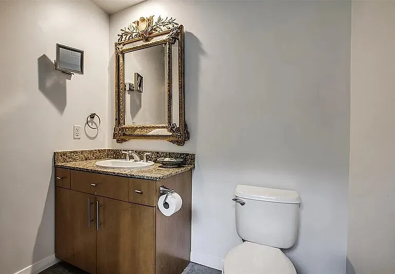 1001 Belleview St #103 — Photo 12