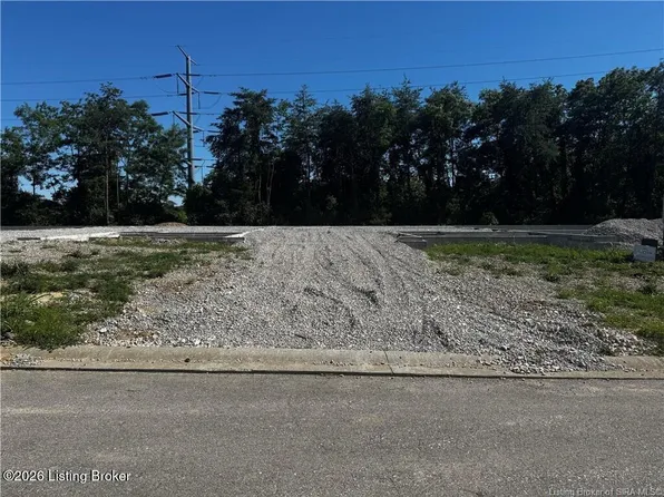 802 Katie Ln, New Albany, IN 47150