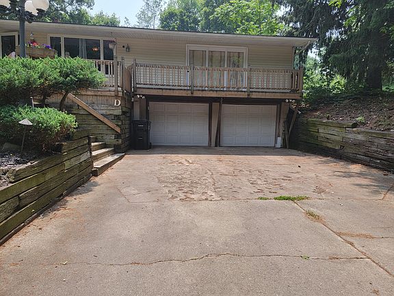 3rd image of 510 Crest Ln