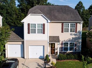 15627 Lakepoint Forest Dr, Charlotte, NC 28278