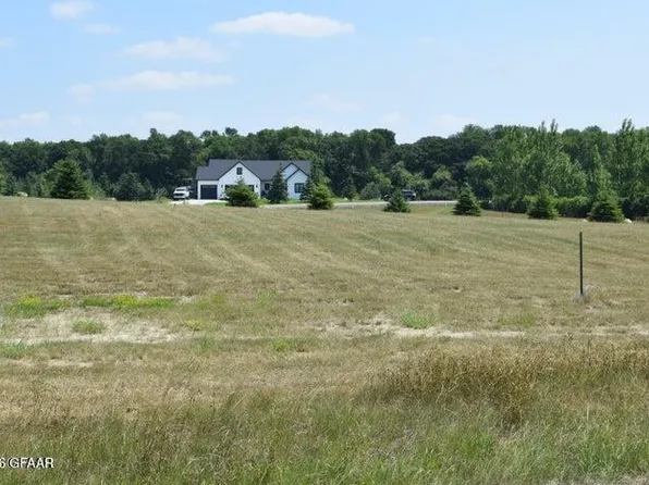 206 Weed Dr, Devils Lake, ND 58301