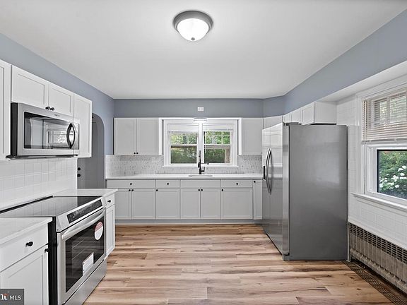 5th image of 237 Adams Ave