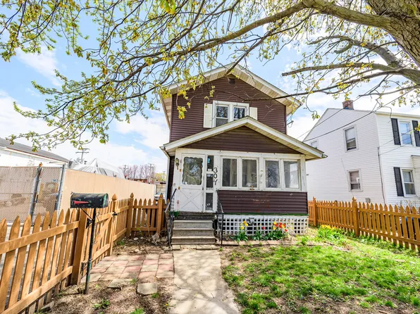 304 S Highland Ave, Aurora, IL 60506