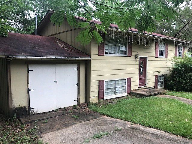 1st image of 946 Millard St