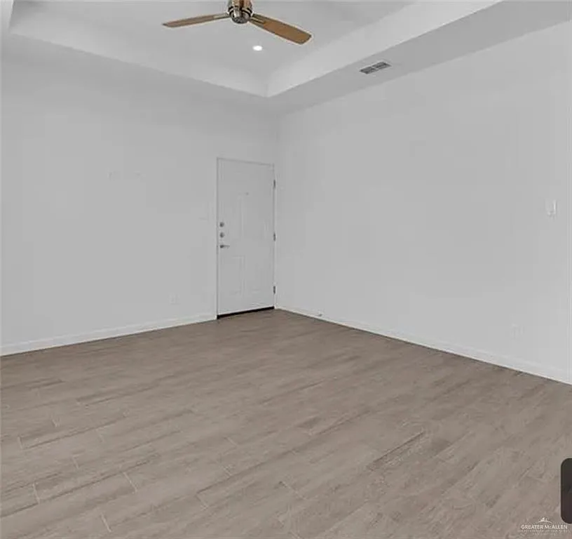 2 bed, 2.0 bath, 3900 sqft, $1,050 — Photo 2
