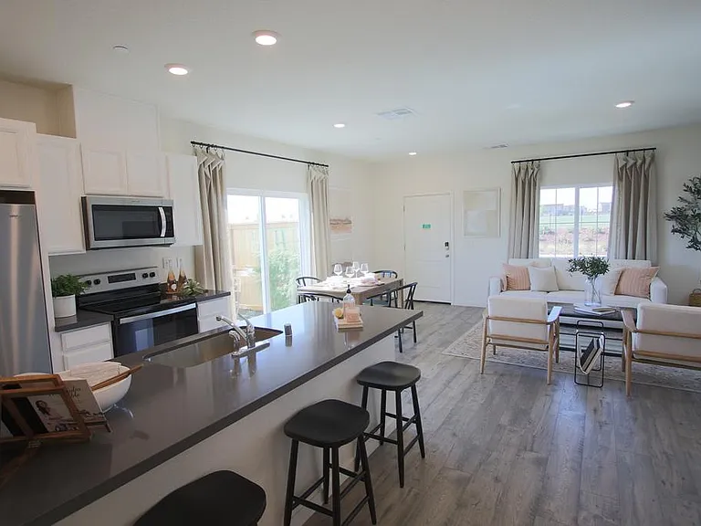 5129 Cumberland Dr — Photo 1