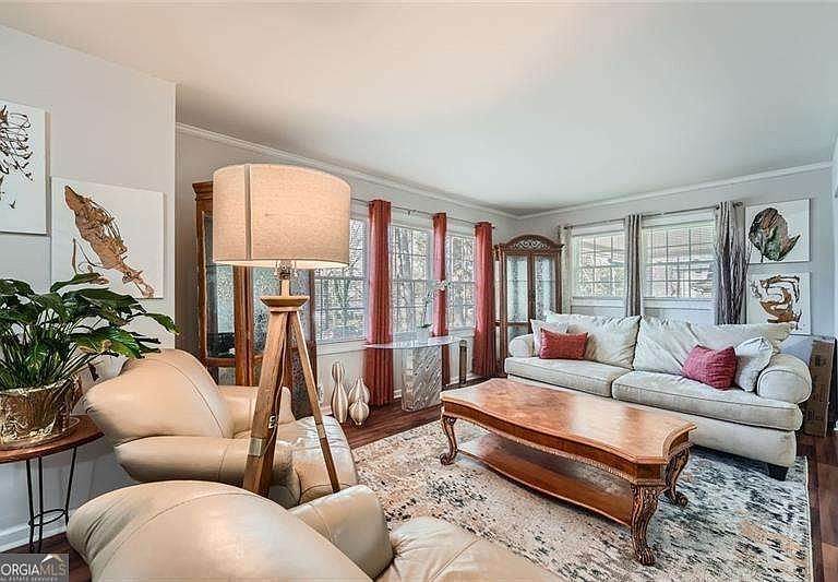 Listing photo 3