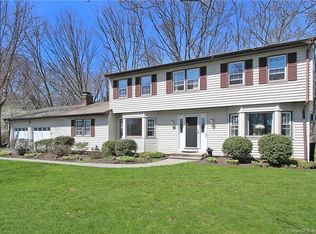 20 River Bend Rd, Trumbull, CT 06611
