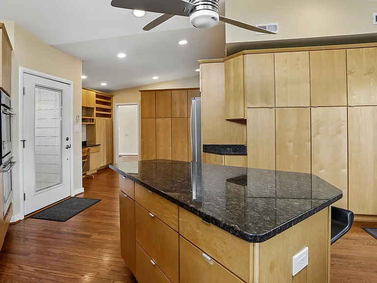 3303 Shirley Ln — Photo 11