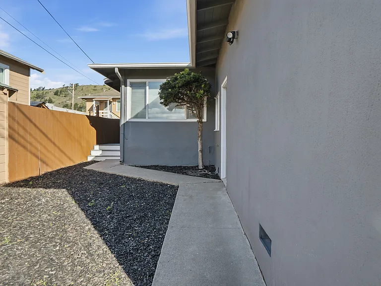 4th Ln — Photo 15