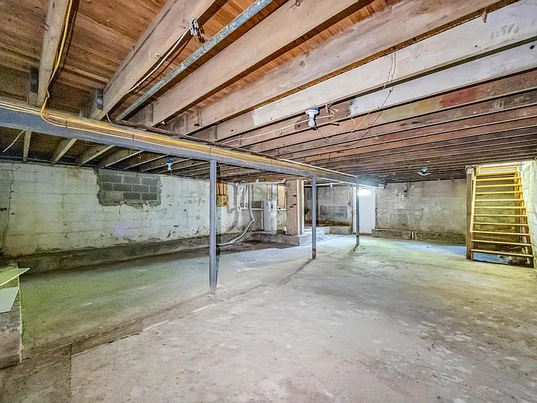 82 Columbia St — Photo 22