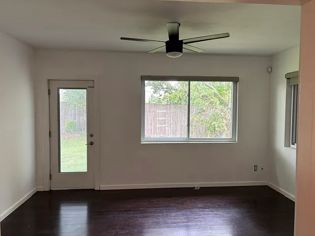 958 Hanover Ave — Photo 3