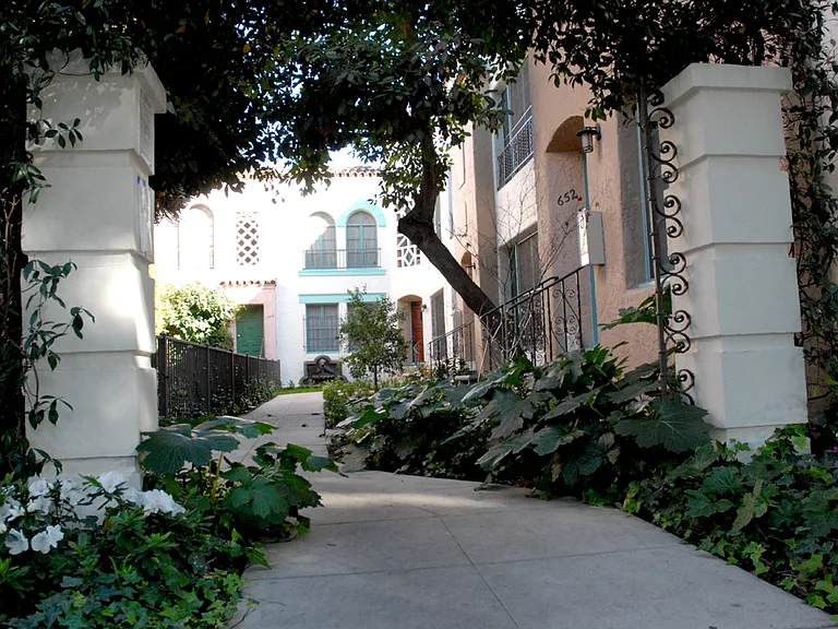 650 S Cloverdale Ave #4 — Photo 14