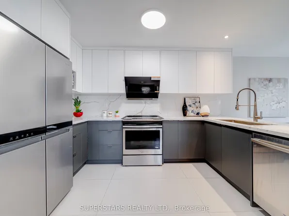 1 Baffin Ct, Richmond Hill, ON L4B 4J6