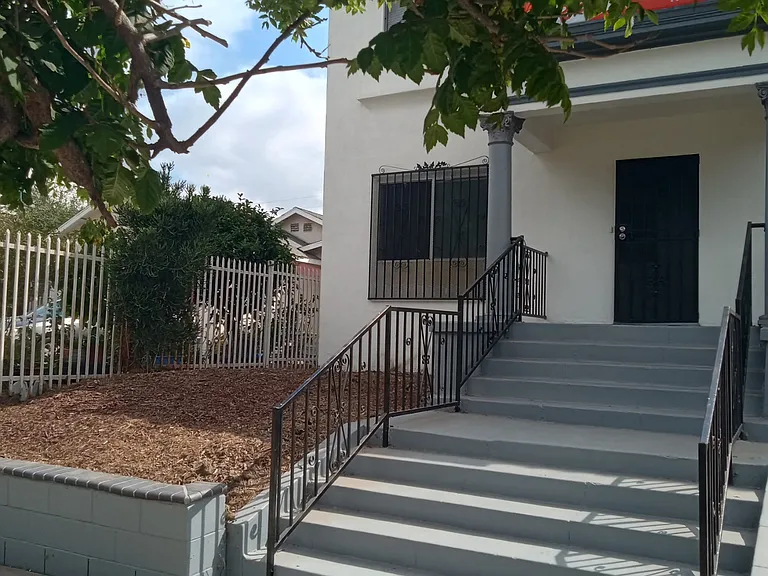 8930 S Vermont Ave — Photo 69
