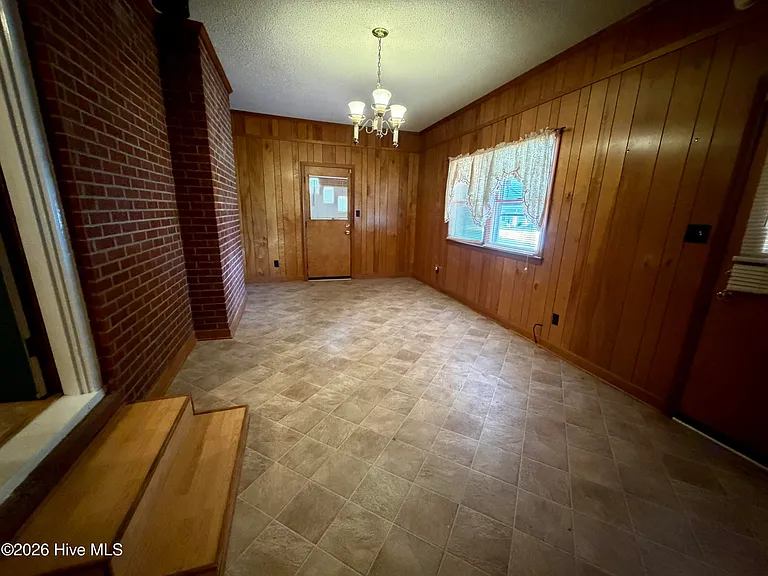 111 North Dr — Photo 8