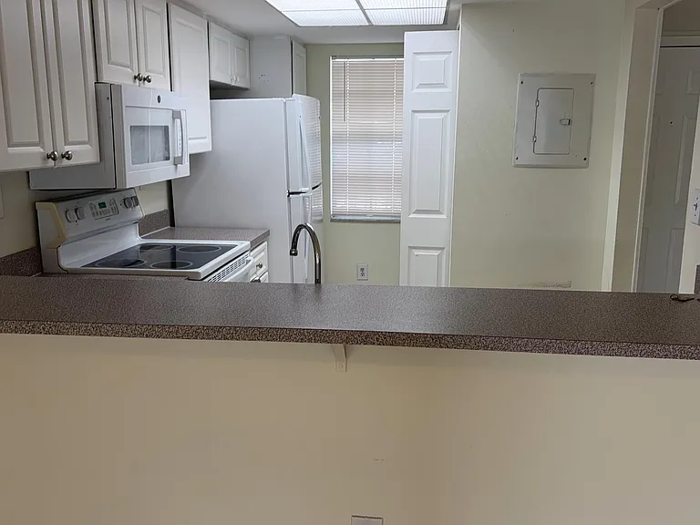 905 Southridge Rd #204A — Photo 2