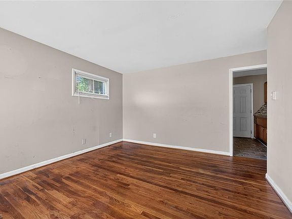5th image of 1316 Joyce St