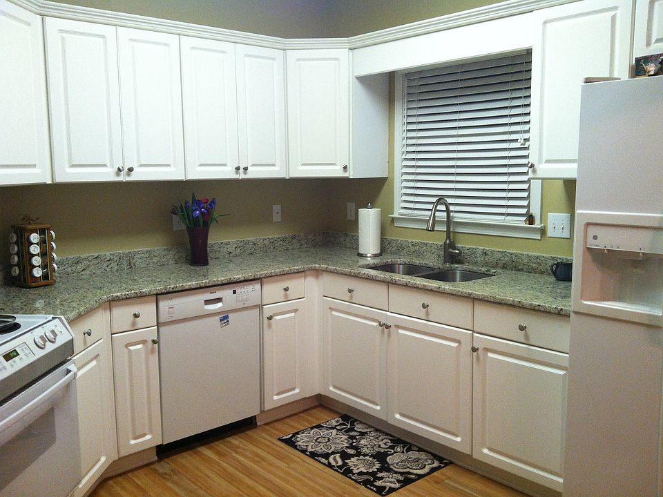 Large Kitchen: New Granite