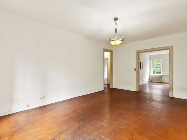 525 West 238th Street image 7 of 30