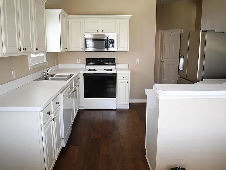 5100 Chesterfield Pl — Photo 9