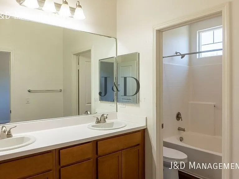 3150-3170 Bancroft Dr — Photo 17