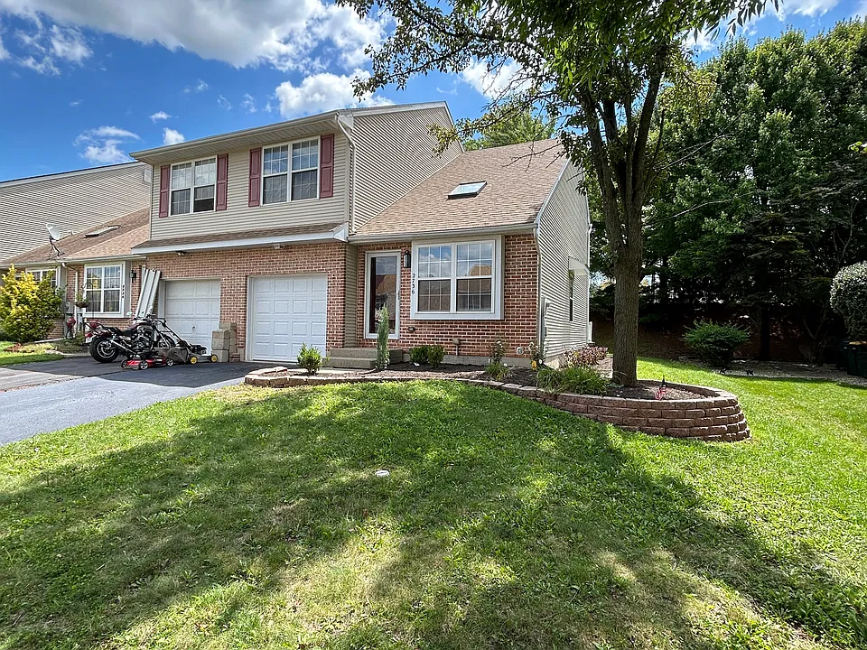 2736 Victoria Ln