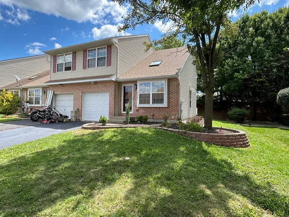 2736 Victoria Ln, Easton, PA 18045