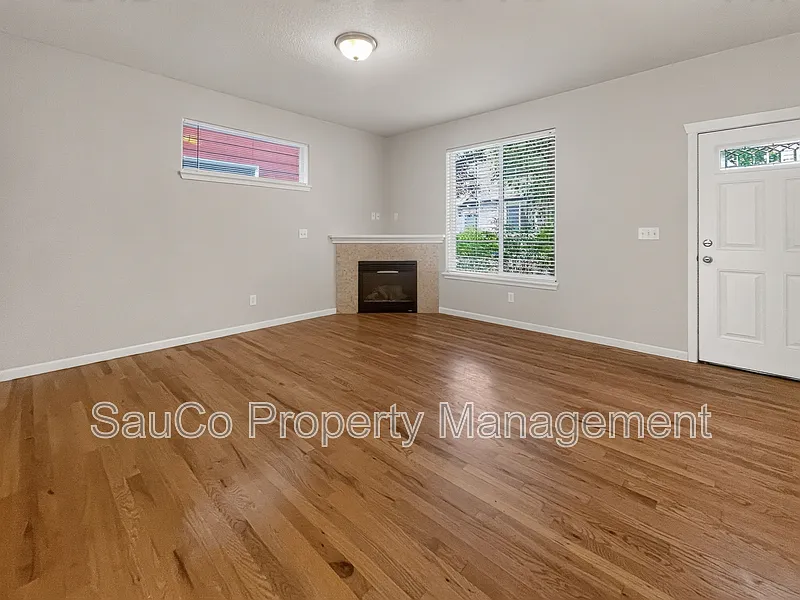 4 bed, 2.5 bath, 1670 sqft, $2,625 — Photo 3