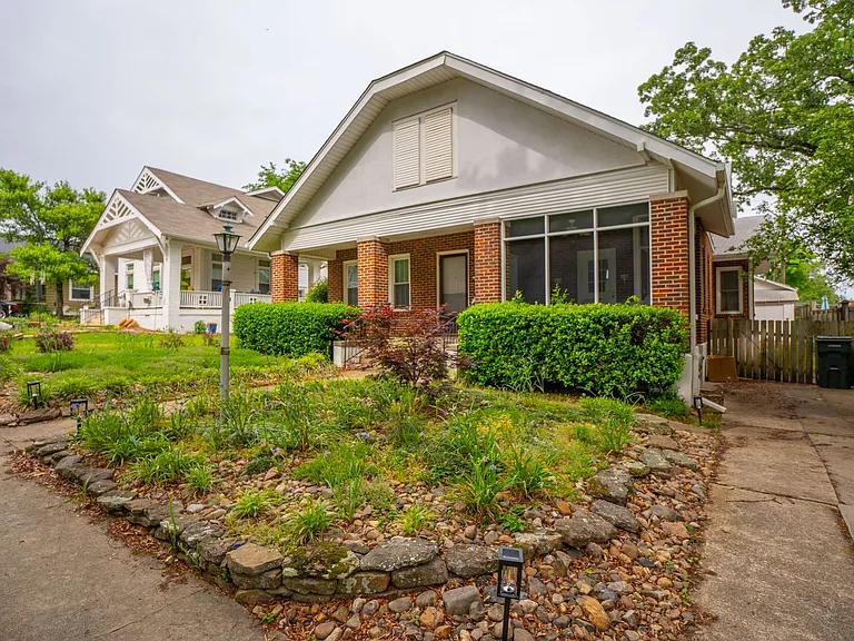 303 N Woodrow St — Photo 32