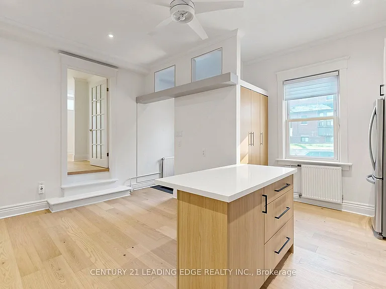 679 Woodbine Ave E #2 — Photo 8