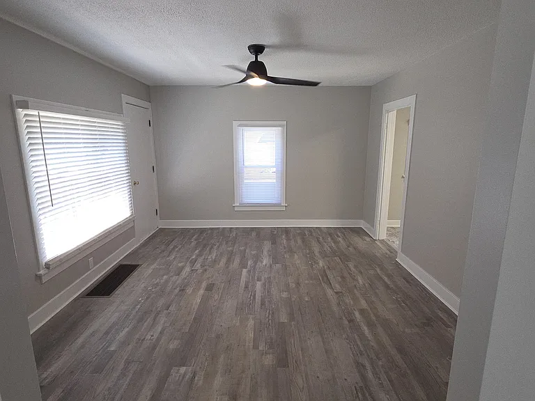 201 N Chestnut St #203 — Photo 10