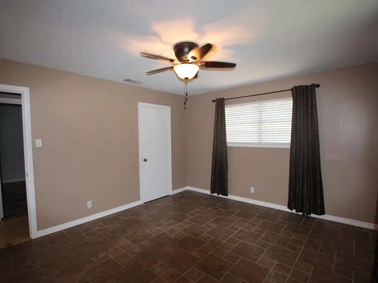 2930 Williamsburg Dr — Photo 20