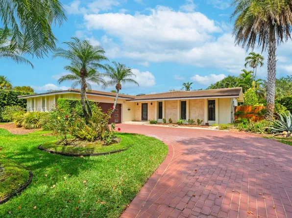 15901 W Troon Cir, Miami Lakes, FL 33014