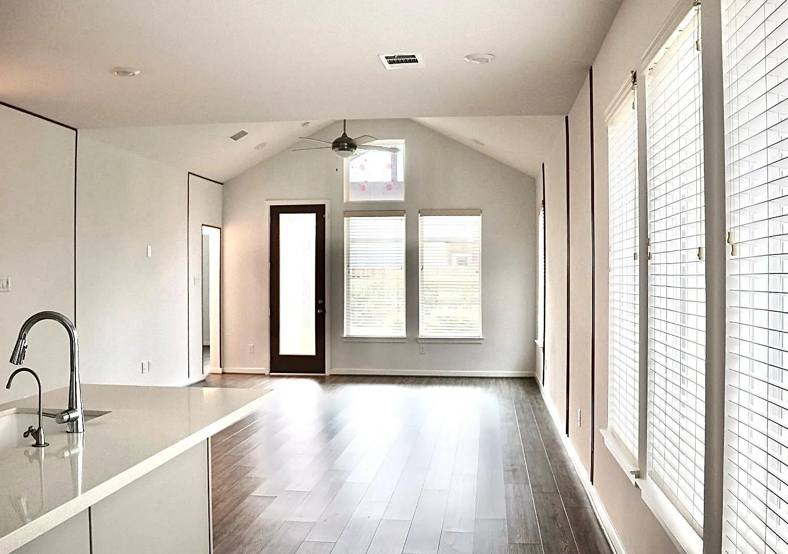 4 bed, 3.0 bath, 2425 sqft, $2,650 — Photo 3